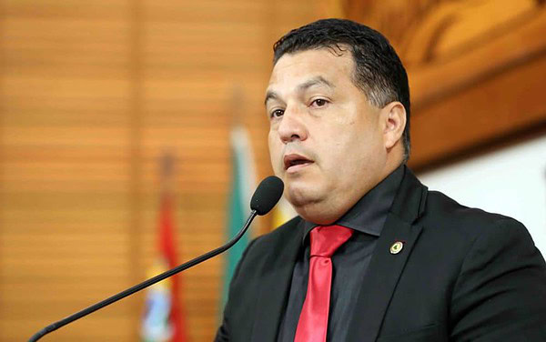 Eber Machado destaca aumento na conta de luz dos moradores da Cidade do Povo