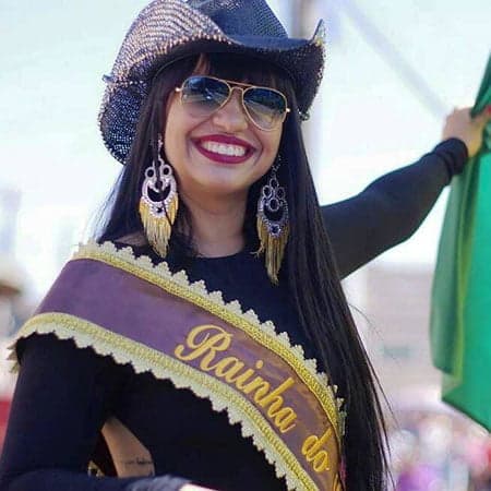 RAINHA DO RODEIO - Com graça e beleza, Raissa Ribeiro cumpriu toda agenda direcionada a Rainha do Rodeio ao longo da Expoacre. Arrasou, com muita simpatia! 