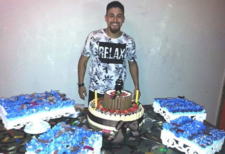 ANIVERSÁRIO – Luan Santos trocou de idade no último sábado e recebeu uma festa surpresa preparada pela mãe coruja, a radialista Degeane Santos. Ele completou 23 anos, trabalha na Polícia Civil e formou recentemente no curso de Direito. É ou não é pra ter orgulho? Parabéns querido! 