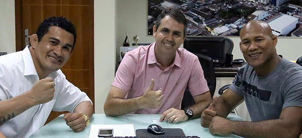 CURTAS BY JÔ 04/08/2015 2 ENCONTRO - Os lutadores de MMA Bodão (acreaníssimo!) e Ronaldo Jacaré (número dois do ranking dos médios e ainda invicto no UFC) se reuniram com o prefeito Marcus Alexandre, de Rio Branco. O papo foi descontraído e bons projetos nesse segmento estão por vir.
