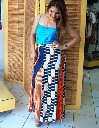 MODA E ESTILO - Parece saia?! Mas, na verdade é uma calça pra lá de diferente - confortável e descolada da Cantão, que você encontra na Gratia Plena (Rua Alvorada/Bosque). 