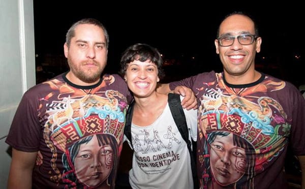 PACHAMAMA – Marcelo Cordero e Sérgio de Carvalho ultimam os preparativos para mais uma edição do Pachamama, que acontecerá em setembro. No flash, os cineastas com uma das parceiras do evento, fotógrafa Talita Oliveira.