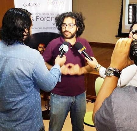 NAS REDES - Com 11 anos de carreira, depois de dois discos e um DVD, Los Porongas, que tem como vocalista Diogo Soares, lançou campanha que possibilita a gravação do terceiro álbum do grupo com o apoio dos fãs. O financiamento coletivo já concretizou muitos projetos no Brasil e no resto do mundo. Para ajudar acesse www.catarse.me/pt/losporongas.