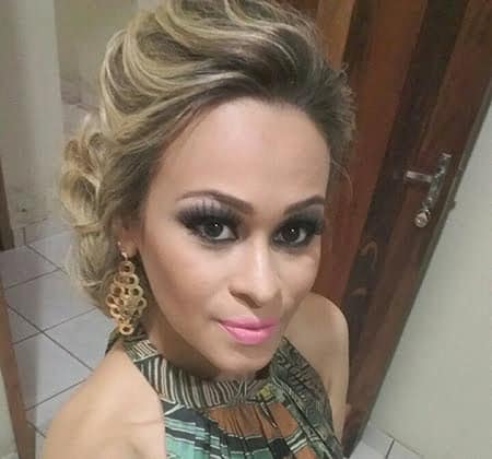 CURTAS BY JÔ 04/08/2015 5 MURAL - Catherine Theodoro recebe mês que vem a Gabriela, que vai fazer companhia para o irmão Guilherme. Uma boa hora pra você e que sua princesa venha com muita saúde.