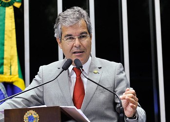 Jorge Viana reclama do alto preço das passagens aéreas para o Acre