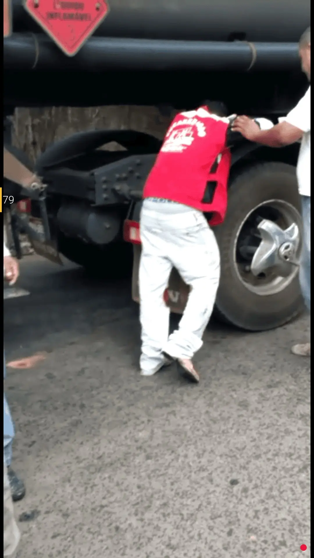 Acidente com vítima fatal no Aviário 3 1 - Screenshot_2015-09-25-13-59-53 (2)