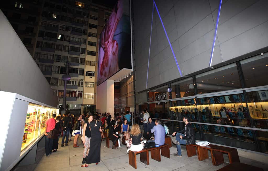 Oi Futuro Flamengo comemora 10 anos com exposições e outras programações distintas até julho de 2016 1 Prédio se transformou em uma verdadeira vitrine de arte moderna aberto ao público. (Foto: FOTO: ENY MIERANDA)