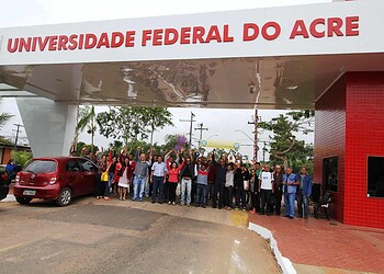 Acadêmicos apoiam luta dos professores, mas alegam se sentirem prejudicados pela greve