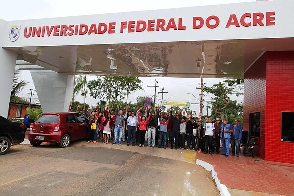 Acadêmicos apoiam luta dos professores, mas alegam se sentirem prejudicados pela greve