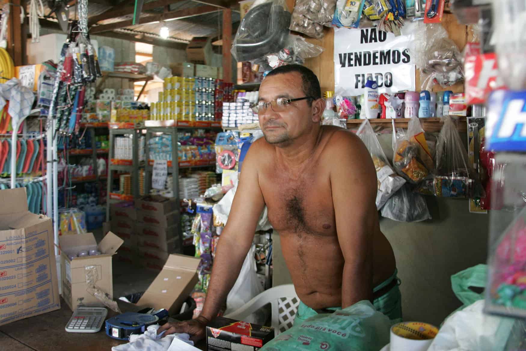 A GAZETA pesquisa 24 comércios de Rio Branco e, surpresa, todos já foram assaltados 2 “Só conto com Deus”, desabafou o comerciante Francisco de Assis, vítima de assalto. (Foto: Odair Leal/ A GAZETA)