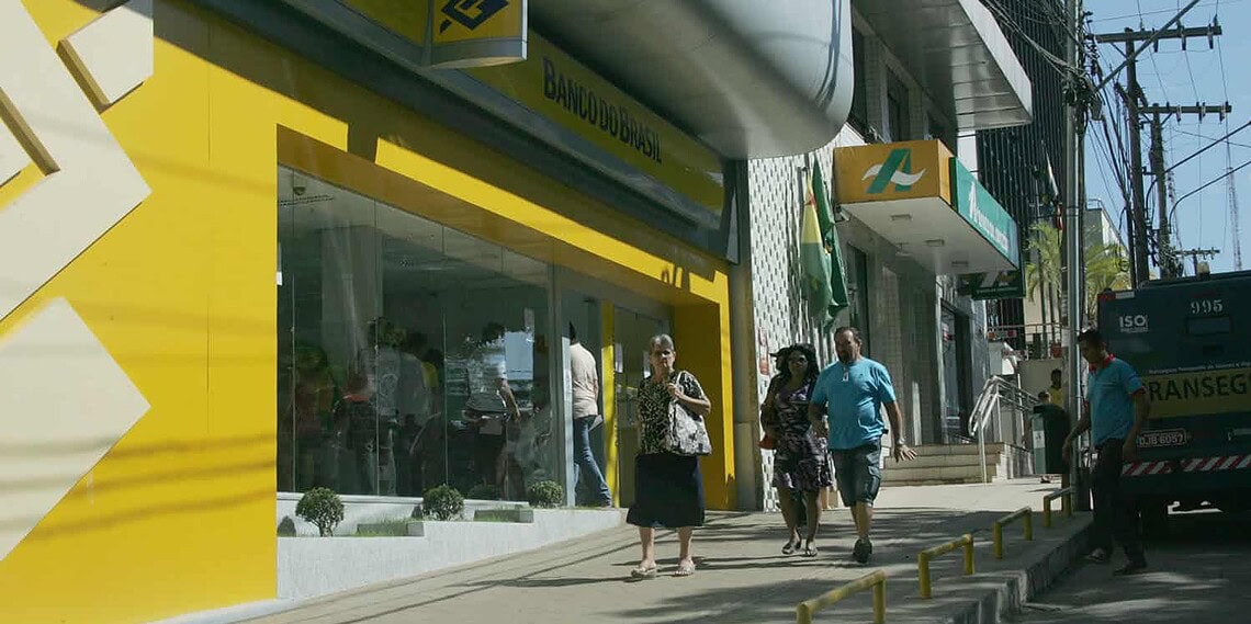 Bancários negam que entrarão em greve nesta segunda-feira, 28,