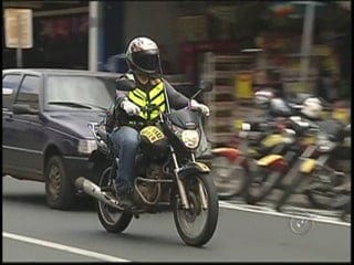 Vereadores analisam projeto de lei que regulamenta moto-frete