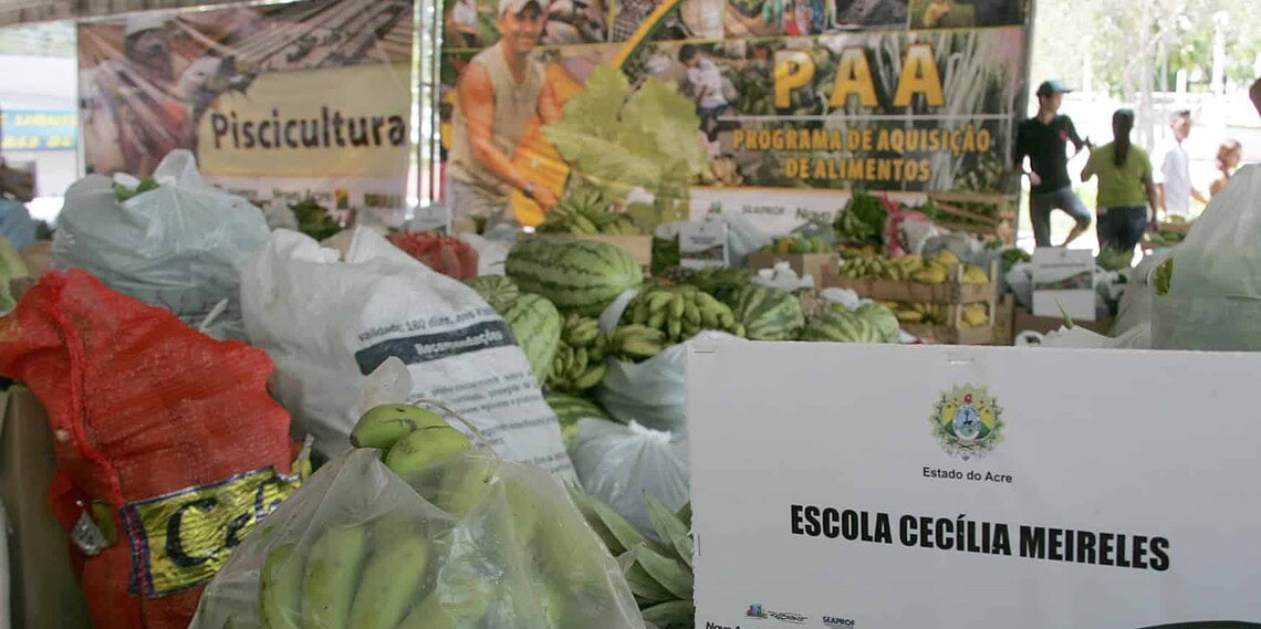 “PAA garante que nosso público tenha refeições saudáveis e de boa qualidade”, afirmou a representantes de uma das entidades beneficiadas pelo programa 1 “PAA garante que nosso público tenha refeições saudáveis e de boa qualidade”, afirmou a representantes de uma das entidades beneficiadas pelo programa