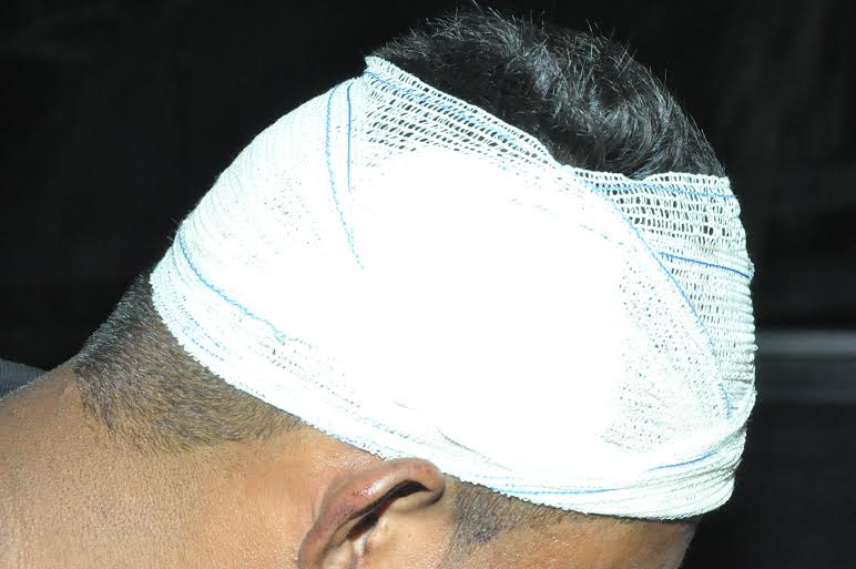 Bandidos invadem casa, atiram no proprietário e fogem levando caminhonete e duas pessoas como reféns 2 Bandidos invadem casa rendem família atiram no pescoço de proprietário e fogem levando caminhonete e duas pessoas como reféns 2