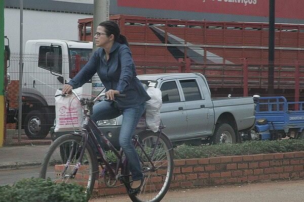 Bicicleta X carro: opção saudável para saúde das pessoas e do planeta