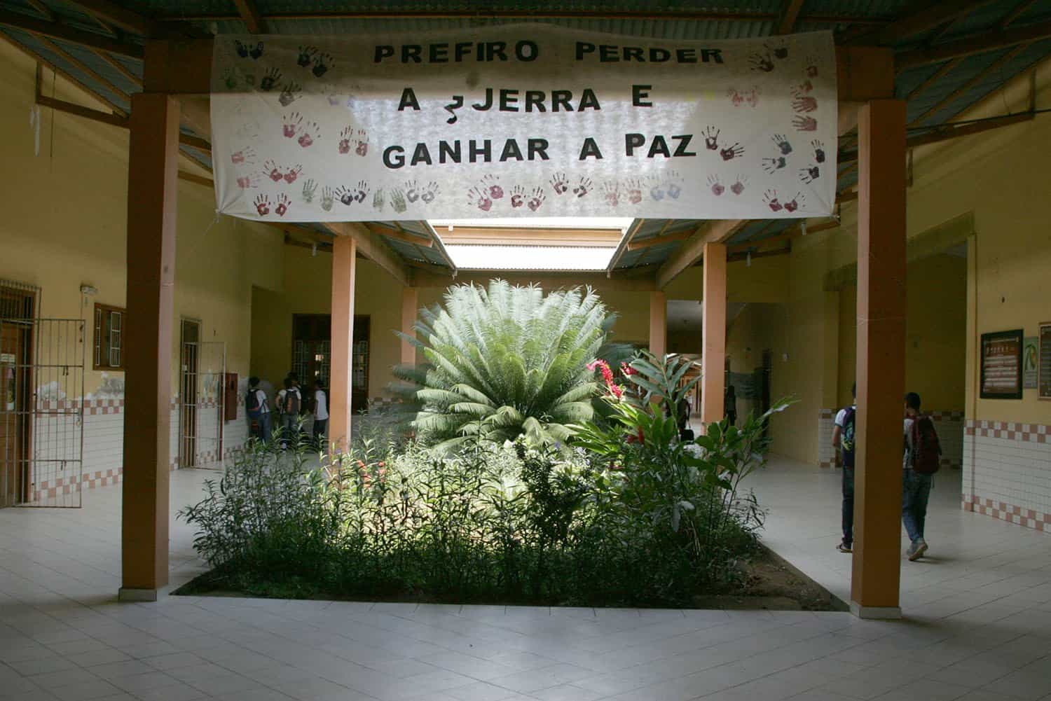 Aluno que detonou bomba caseira em sala de aula será transferido, afirma coordenador 5 Bomba na escola - OL (5)
