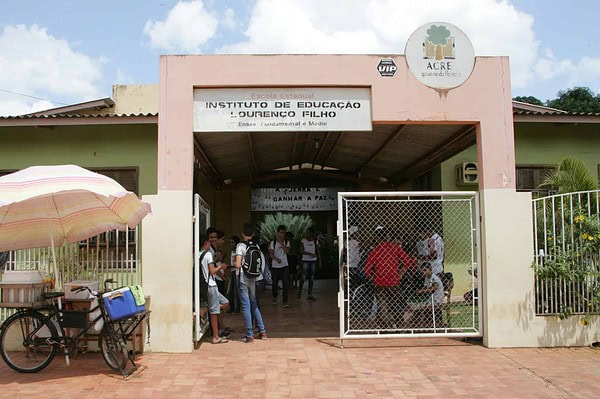 Aluno que detonou bomba caseira em sala de aula será transferido, afirma coordenador