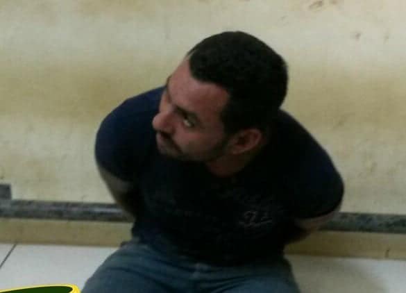 Presidiário em liberdade vigiada é preso por violar tornozeleira 1 Ismael pulou cercas de quintais ao se deparar com policiais