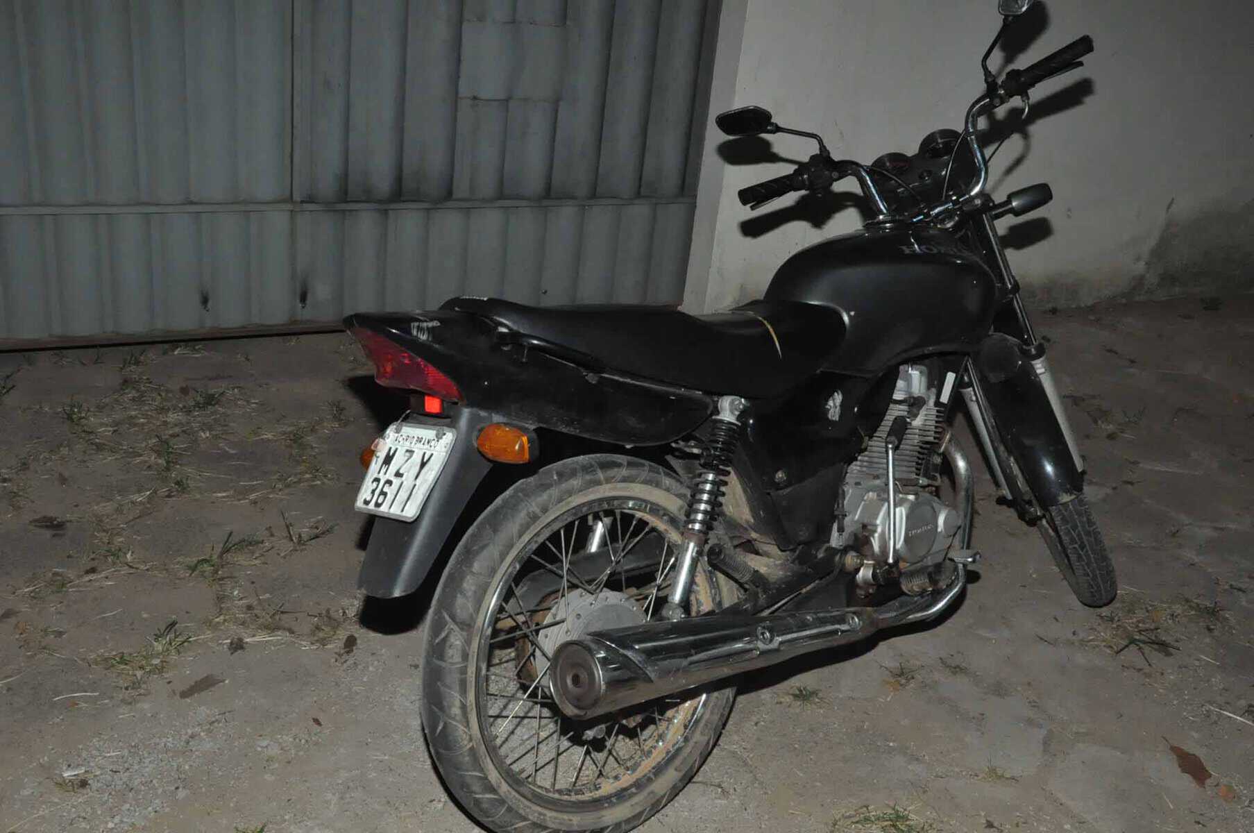 Moto foi abandonada no bairro Preventório após perseguição