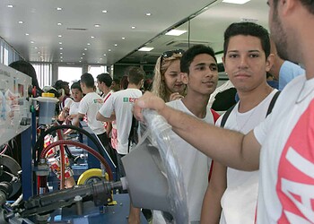 Projeto Mundo Senai leva unidades móveis até a comunidade