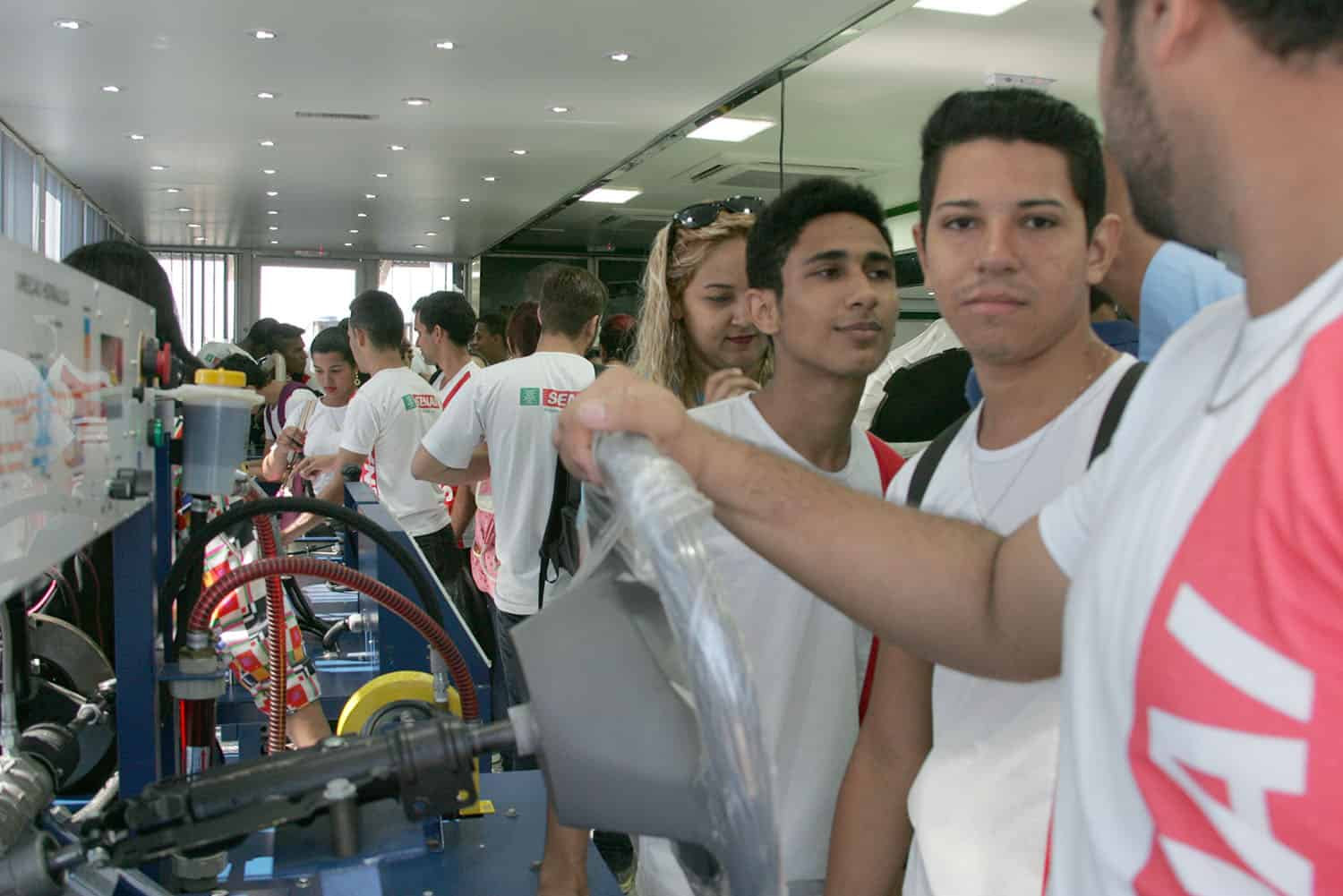 Projeto Mundo Senai leva unidades móveis até a comunidade 3 Cursos profissionalizantes - OL (1)