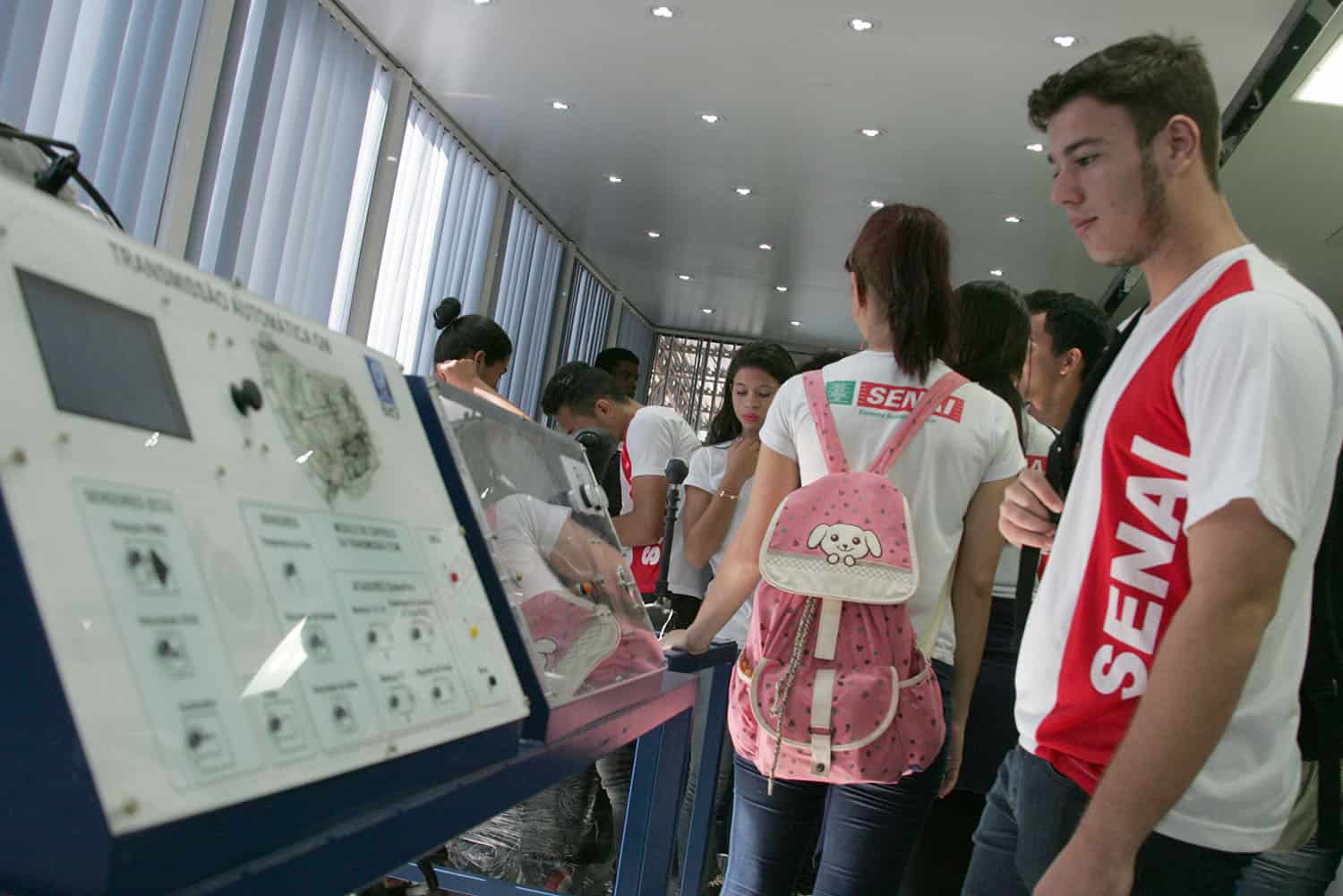 Projeto Mundo Senai leva unidades móveis até a comunidade 4 Cursos profissionalizantes - OL (2)