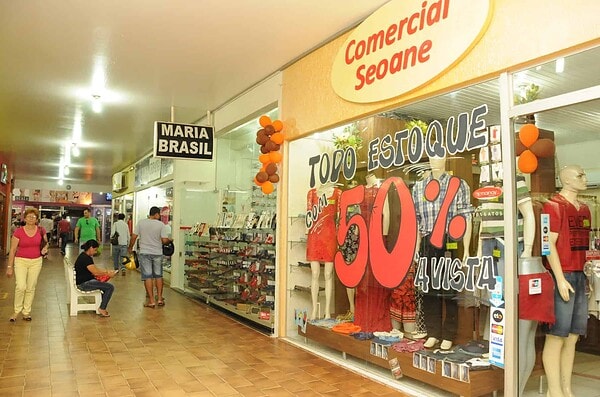 Promoções atraem clientes e evitam estoque parado durante crise, diz Fecomércio/AC