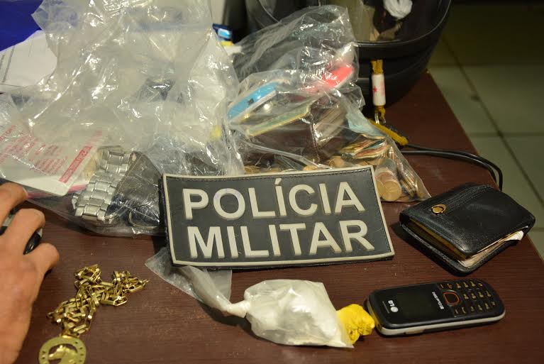 Dois irmãos e um amigo são presos acusados de tráfico de drogas 3