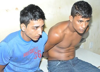 Dupla é presa portando arma de fogo