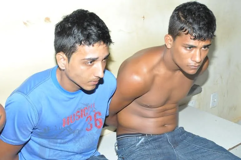 Dupla é presa portando arma de fogo
