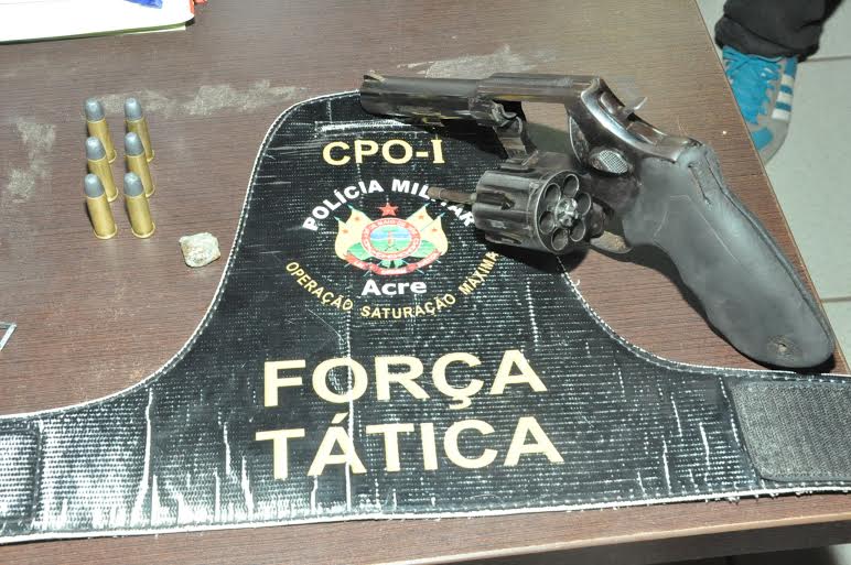 Dupla é presa portando arma de fogo 2