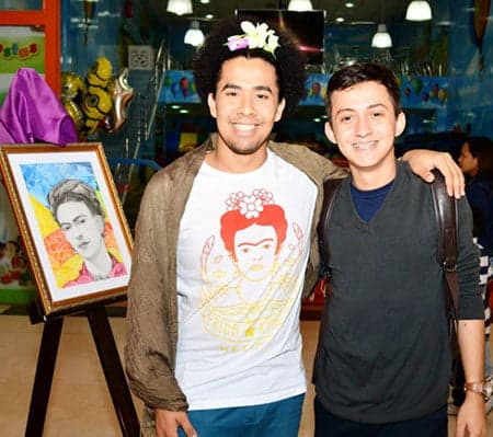 O artista plástico Luis Eduardo expõe no Salão de Artes do SESC quadros que mostram um pouco da história da pintora mexicana Frida. Vale a pena prestigiar!