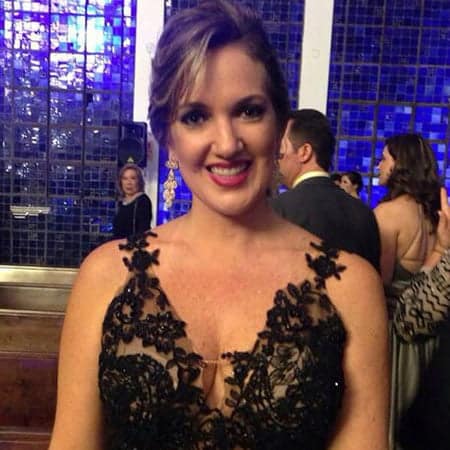 Abraços de felicitações para a advogada e psicóloga Isabelle Lavocat Nunes que ontem, amanheceu em idade nova e foi muiiiito festejada pela família e legião de amigos na Capital da República.