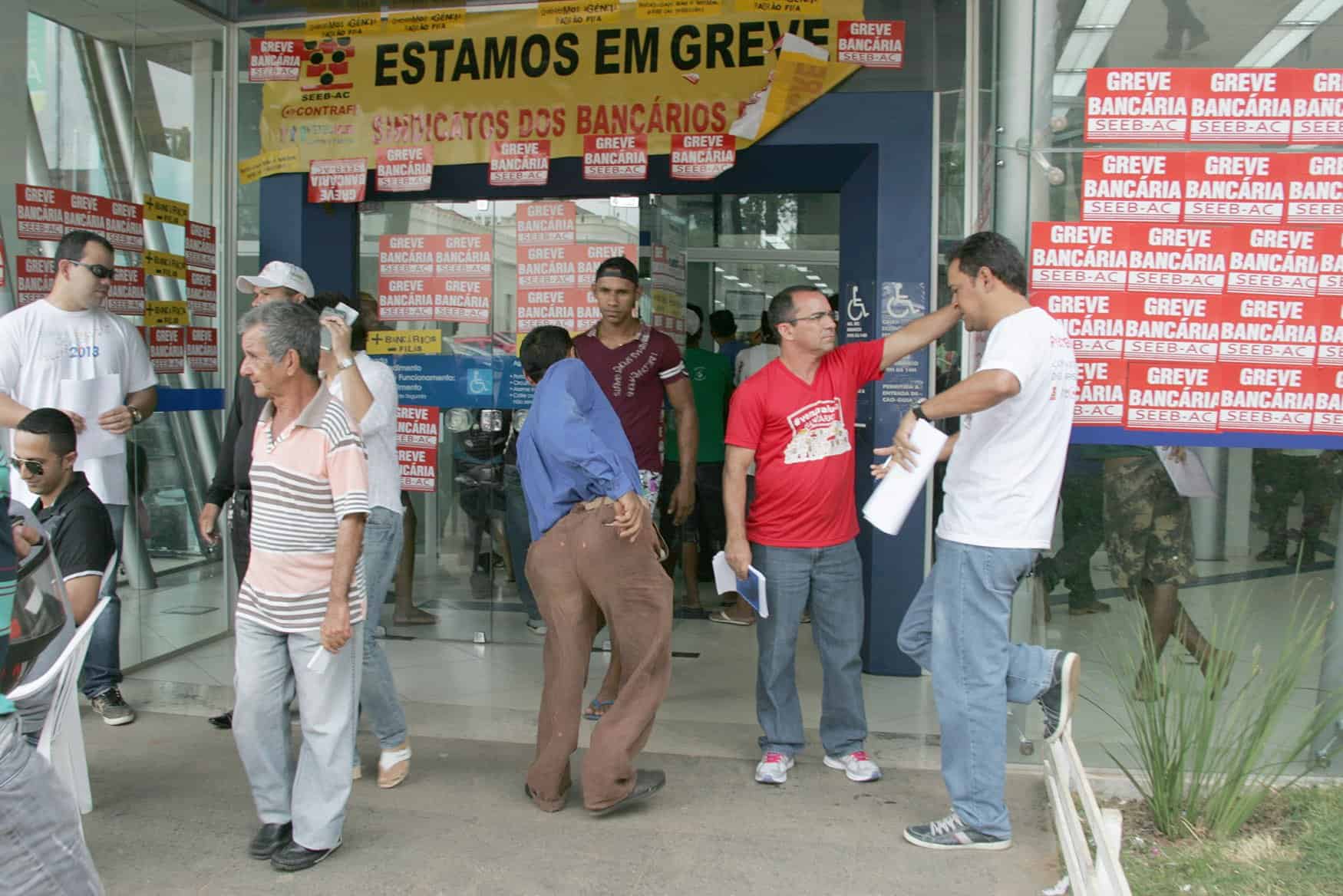 “A crise é uma mentira para os bancos”, afirma vice-presidente do sindicato dos bancários no Acre 2 Greve dos bancários - OL (7)