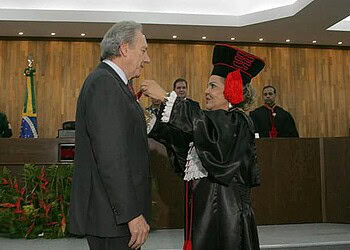 Lewandowski lançou projeto e depois recebeu o Colar do Mérito da presidente do TJ. (Foto: Odair Leal/ A GAZETA)