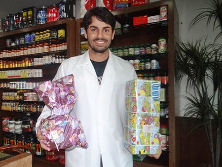 BETH NEWS: 25/09/2015 - Niver Natasha e Sinara Lisboa 6 O bioquímico Alexandre Thomazini à frente da campanha da classe para um Natal feliz para as crianças carentes. Informações de como participar da corrente estão em sua página no Facebook