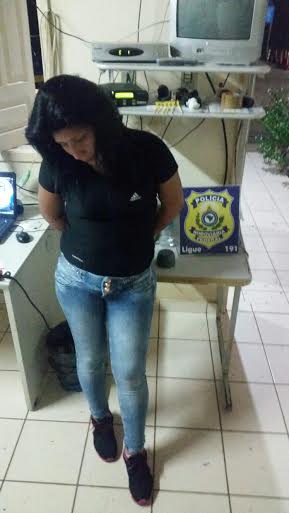 PRF prende mulher com mais de 7 quilos de cocaína na BR 317 3 PRF prende mulher com mais de 7 quilos de cocaína na BR 317 1