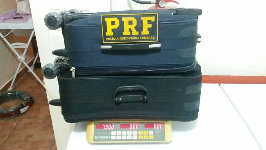 PRF prende mulher com mais de 7 quilos de cocaína na BR 317 1 PRF prende mulher com mais de 7 quilos de cocaína na BR 317