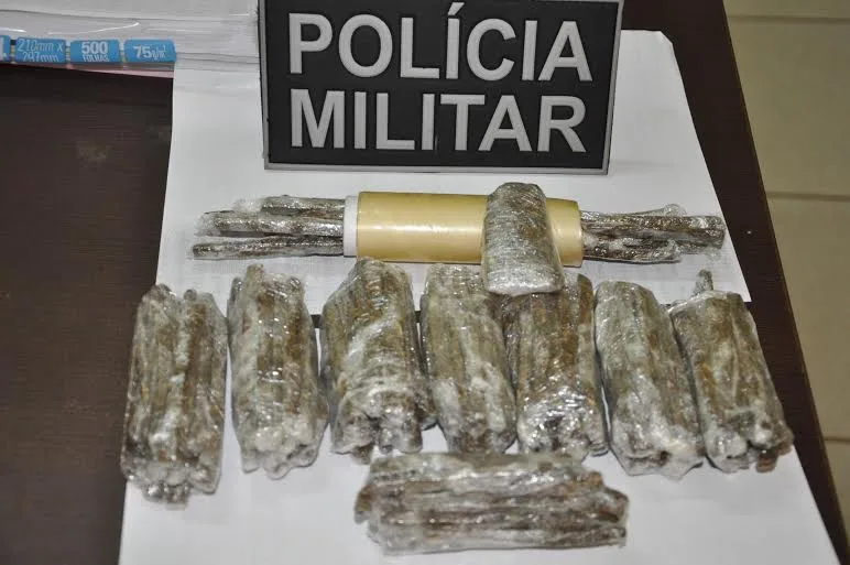 Polícia prende homem com 180 tabletes de maconha no bairro Esperança 1 Polícia prende homem com 180 tabletes de maconha no bairro Esperança