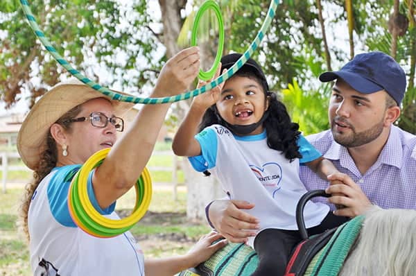 Equoterapia também é ofertada gratuitamente