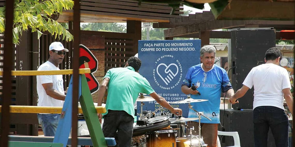 Movimento incentiva a população comprar de pequenos negócios