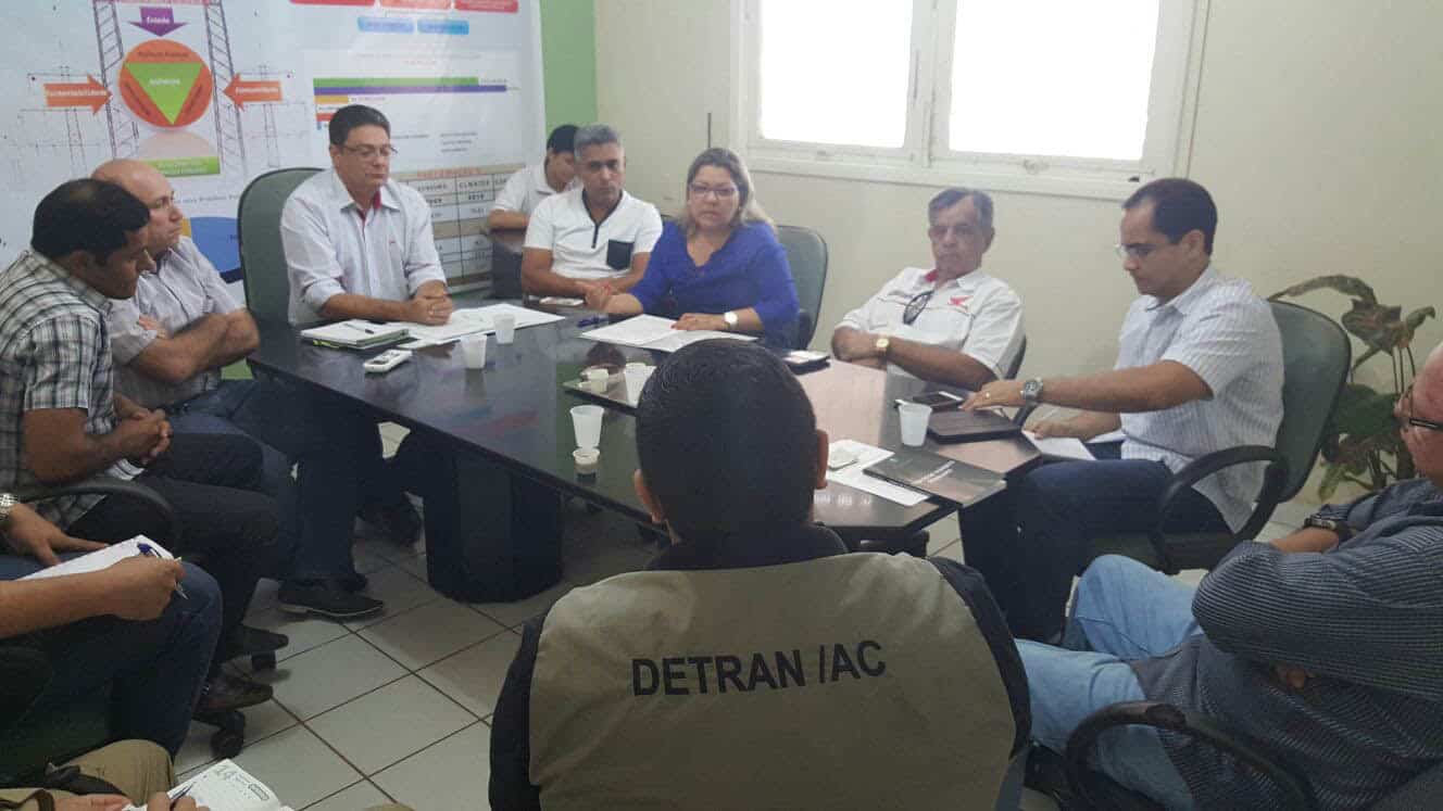 Reunião serviu para discutir leis de transporte de cargas. (Foto: Cedida)