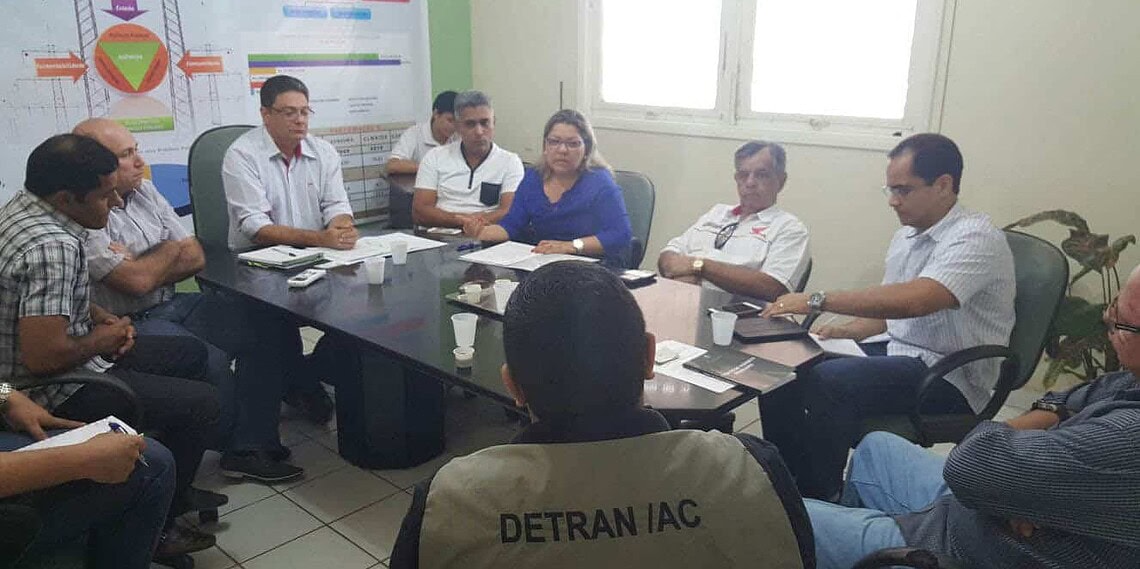 Reunião serviu para discutir leis de transporte de cargas. (Foto: Cedida)