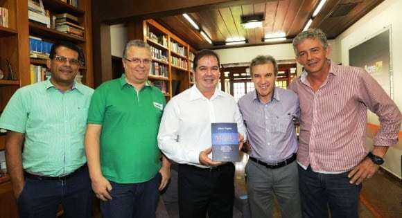 Empresa de investimento em pescado procura parceria no Acre 2 Governador recebeu diretor da Brazpeixes e falou sobre a Peixes da Amazônia. (Foto: Secom Acre)