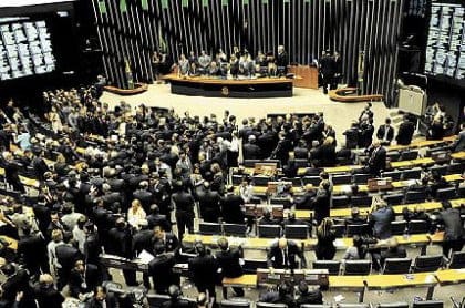 Deputados votam esta semana texto que altera Estatuto do Desarmamento