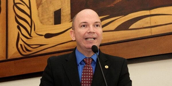 Deputado Gehlen Diniz se defende da acusação de acúmulo de salários