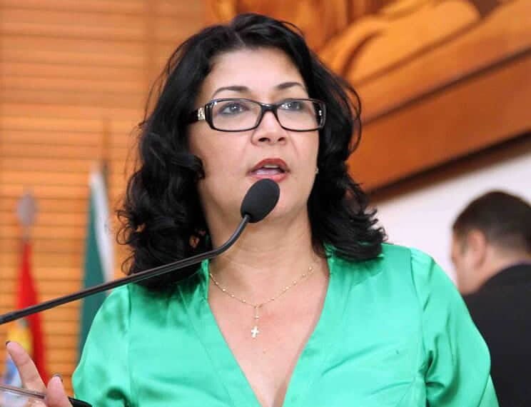 “Trabalho de forma a contribuir e construir uma nova realidade para a sociedade”, afirma Eliane