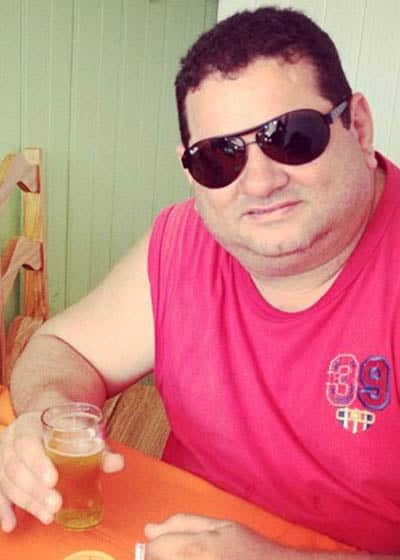 BIBLIOTEQUINHA 1 Vivas e parabéns para meu irmão Welligton Abreu pelo seu aniversário ocorrido ontem, dia 14.