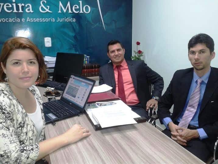 Família de Hildebrando suspeita de decisões ‘políticas’ e contrata banca nacional para tentar soltar ex-deputado 2 Os advogados Mirla Melo, Marcos Nadalon e Leonardo Cruz já iniciaram a corrida pela soltura de Hildebrando hoje pela manhã