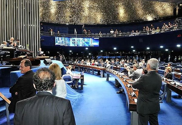Senadores aprovam mudanças nas coligações partidárias
